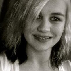 FRESHMAN ♥15 years young♥ Turn 16 on December 11th.                  Love sports♥                      ♬♫♪♩I sing♩♪♫♬