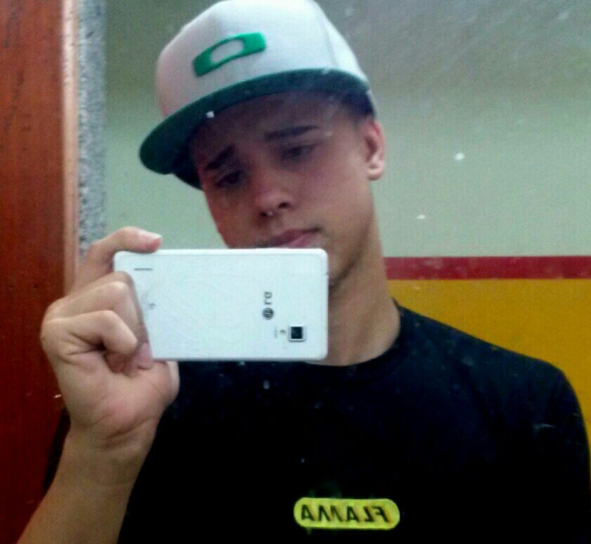 Feio,Chato,Marrento,Anti-social,Irritante e a sua amizade não me importa !!!