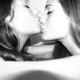 inisalamanca's profile picture. Directioner de por vida. Viviendo la Moda y el Diseño en primera persona. 19