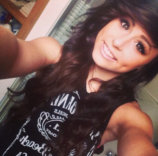 Besame si quieres, quiereme si sabes.Me enamore,fue una mierda.Work hard play hard.No pain no gain.17.