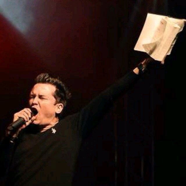 Criei esse perfil pela admiração que tenho pelo homem mais louco por Jesus que eu conheço. Sou uma intercessora do Pr. Lucinho. Criado 29/08/13