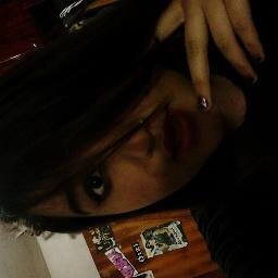 Odeio futebol,odeio funk, aliais n seei nem oq to fazendo no brasil .. Maas enfim .. amo rock , adoro joga game, ver animes,anda d skate
