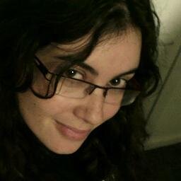 Traductora EN-ES, Localización de videojuegos, trad.  audiovisual y literaria. Me gustan el chocolate, los gatos, los buenos libros y los videojuegos difíciles.