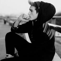 |Experto en hacerte sonreir.| De estudios no hables.|En busca de mi princesa.| La música, mi vida♪.| Cogeme si puedes.| Redbull te da alas|