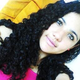 A felicidade é a única coisa que podemos dar sem possuir.