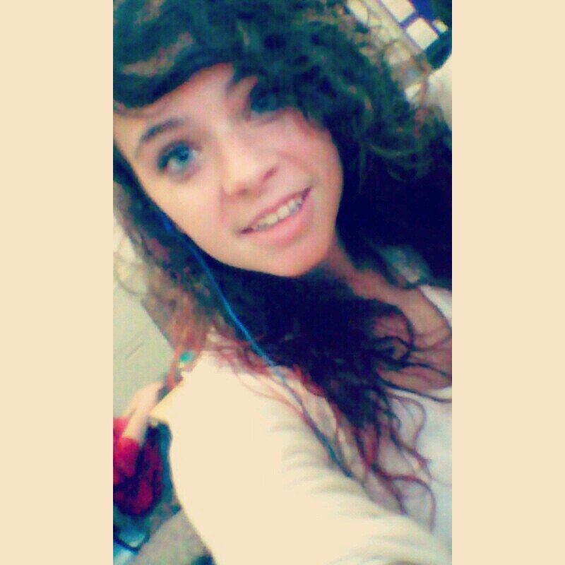 Junior @ Smyrna·16 years young·COUNTRY AT HEART·Single(:·kik me @backroad_beautyqueen·Text me 615-586-1465