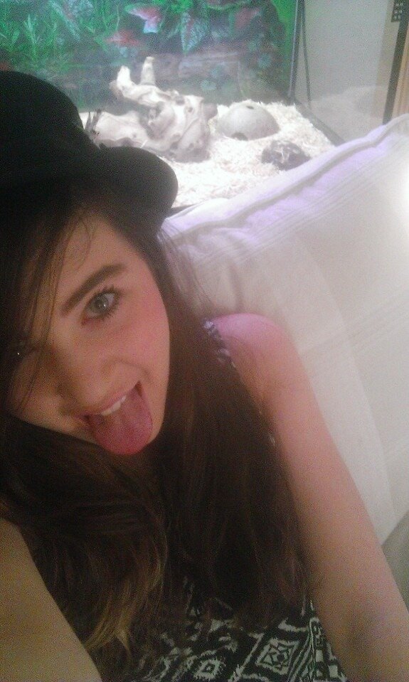 Rawr, I'm fourteen, addicted to YouTube, Tumblr, Sherlock and Doctor Who! I LOVE Danisnotonfire, Amazingphil, Crabstickz, Kickthepj and JoeyGraceffa:3::*