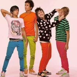 Posso não ter as melhores palavras, mas todas eu dedico a ti, assim como tudo que há em mim.Donas:@NoivadoKoba,@NossoSonhoPeLu e @NoivadoThomas Since : 15.01.12