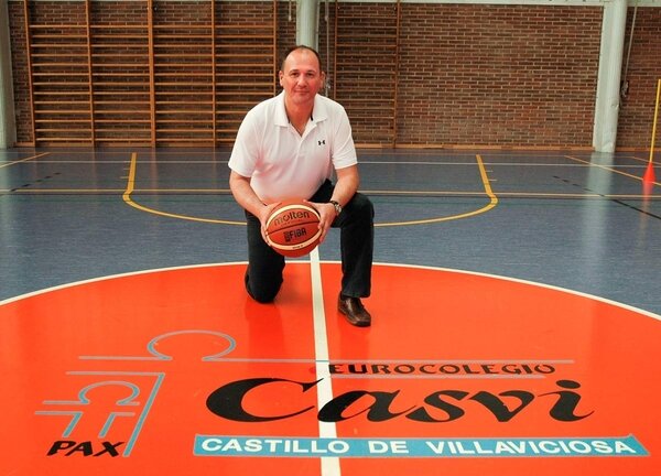 Entrenador de baloncesto. En el EUROCOLEGIO CASVI desde 1989.Entre Móstoles , Villaviciosa de Odón y La Rioja. Con memoria afectiva y buscando ser mejor.