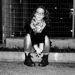 Sono una directioner e belieber italiana.Amo i miei idoli e sono fiera di essere una loro fan.Amo cantare e suonare la chitarra :D ☯
