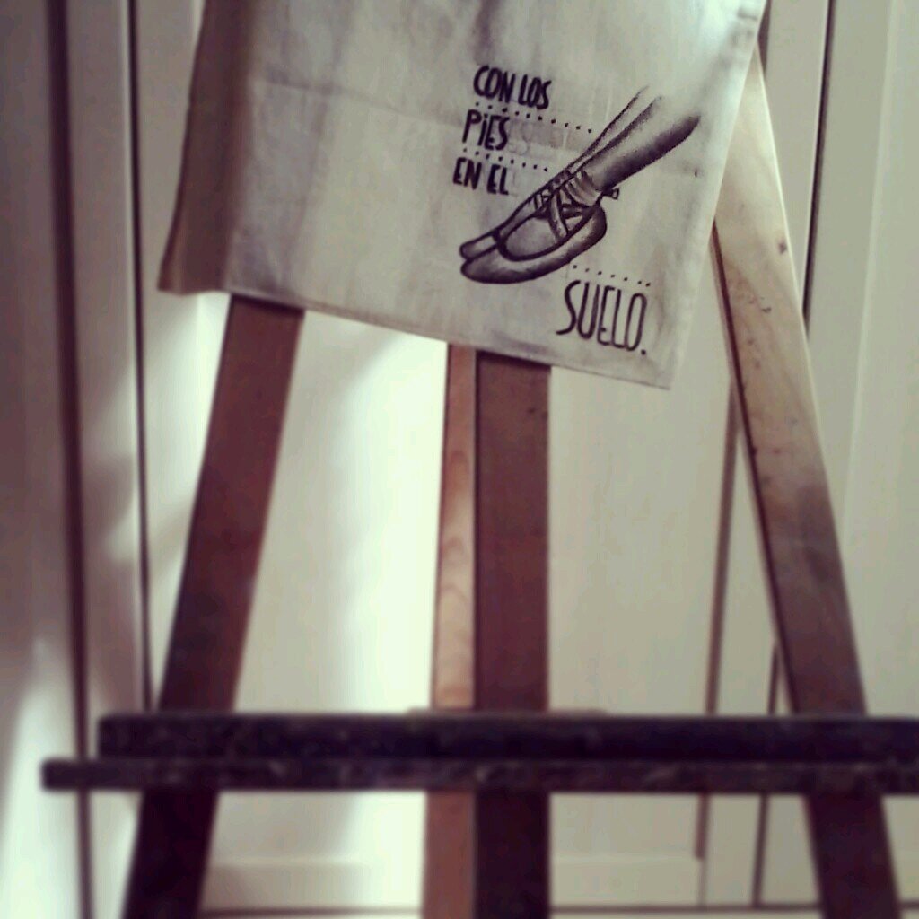 BCLtaller's profile picture. Bosses de cotó natural pintades a mà. Com la pròpia Barcelona, cadascú té la seva.