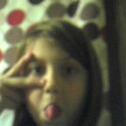 hi I am @selenahartsock 's sissy and I am cute I love 1d