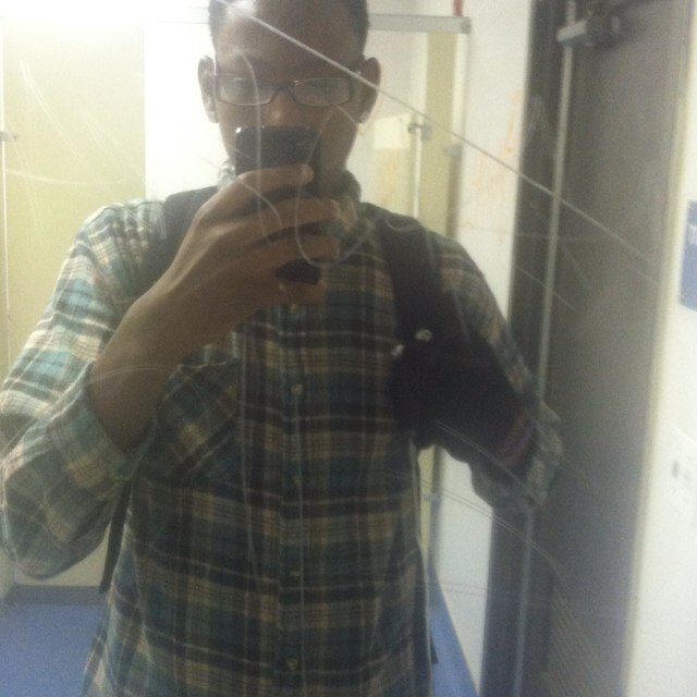 MVHS 6'2 fav color is red and black mimi heat all day fav football team raiders fights niggas for fun and fuck the fes mob dont like them