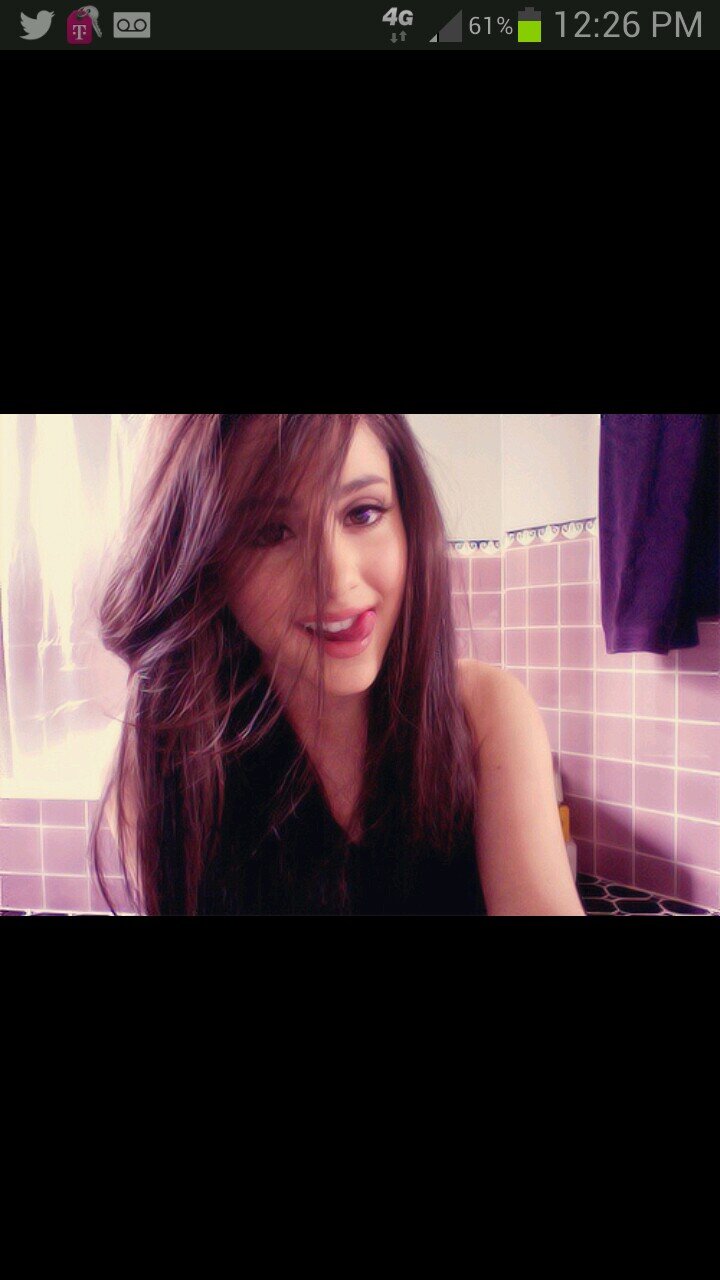 extravotingacct's profile picture. Ari makes me smile :)