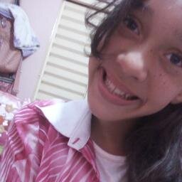 Sou modelo, e bailarina....ah e estudante '-'