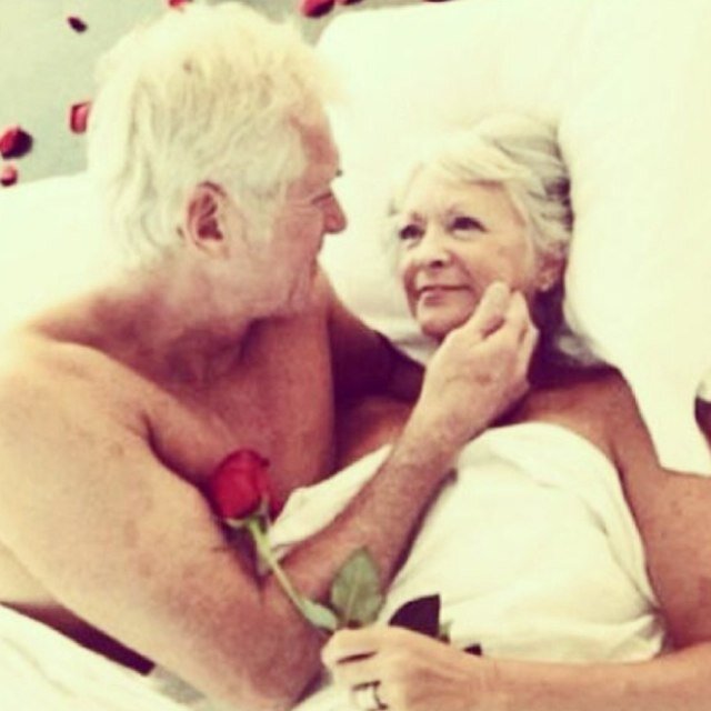 iTutorialsss's profile picture. Frase, Chistes, actividades #Escribe creadora de: #DaRT... Follow us!