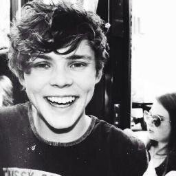 HIIII BEAUTIFUL PLEASE FOLLOW @vostylesgue SHE FOLLOWS BACK JUST ASK