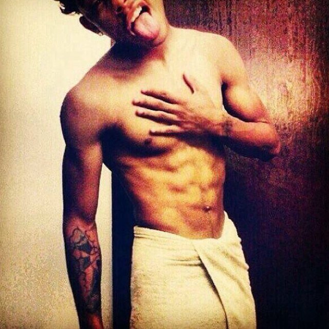 submit - sexyboysdaily@gmail.com