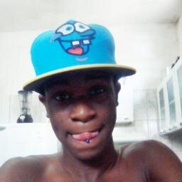 Eu gosto do impossível, tenho medo do provável, dou risada do ridículo e choro porque tenho vontade, mas nem sempre tenho motivo. 

http://t.co/vov7wr0o