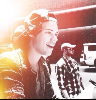 YOURE ONE MY FAVS BBY
- @umnialI