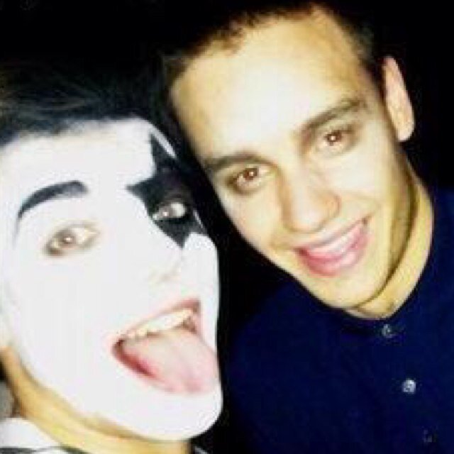 Follow @zouischuckle and @harolddsdimples bc they follow back :)