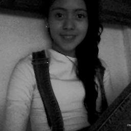 Tener al lado a esa persona que te hace feliz, saber que te ama tanto como tu lo amas, saber que eres importante para alguien eso es genial. =D