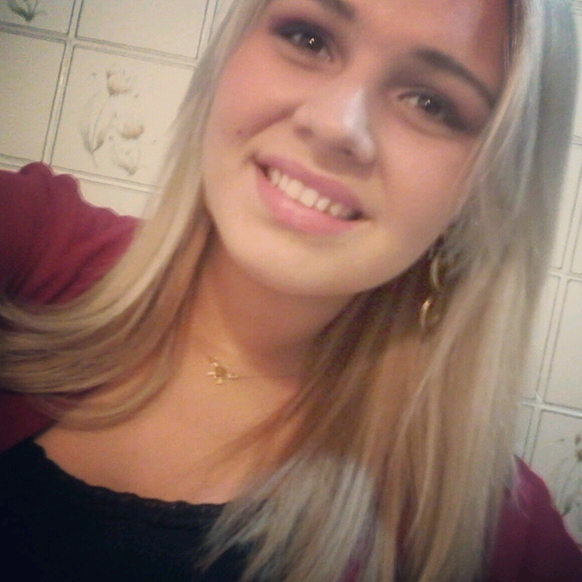 tenho meus αmores e sonho em um diiα encontrαr o verdαdeiiro significαdo dα pαlαvrα felicidαde :)