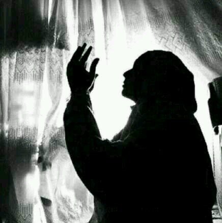 لا اطلب منكم مُتابعتي فقط أكرموني بالريتويت للإجر لأجل من رحل ...        -صدقہ جاريه-