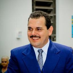 49 anos, casado, pai, avô, cristão, ministro, escritor, comentarista, maestro, letrista, servo de Deus, feliz.
