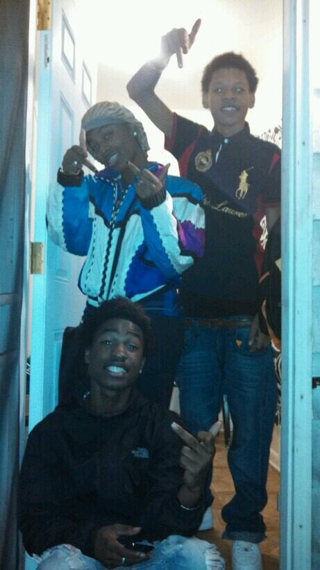chilling up in mars wit my main hittas smiley and king tania so we dnt worry bout no opps only stains bc we always hit one of dose