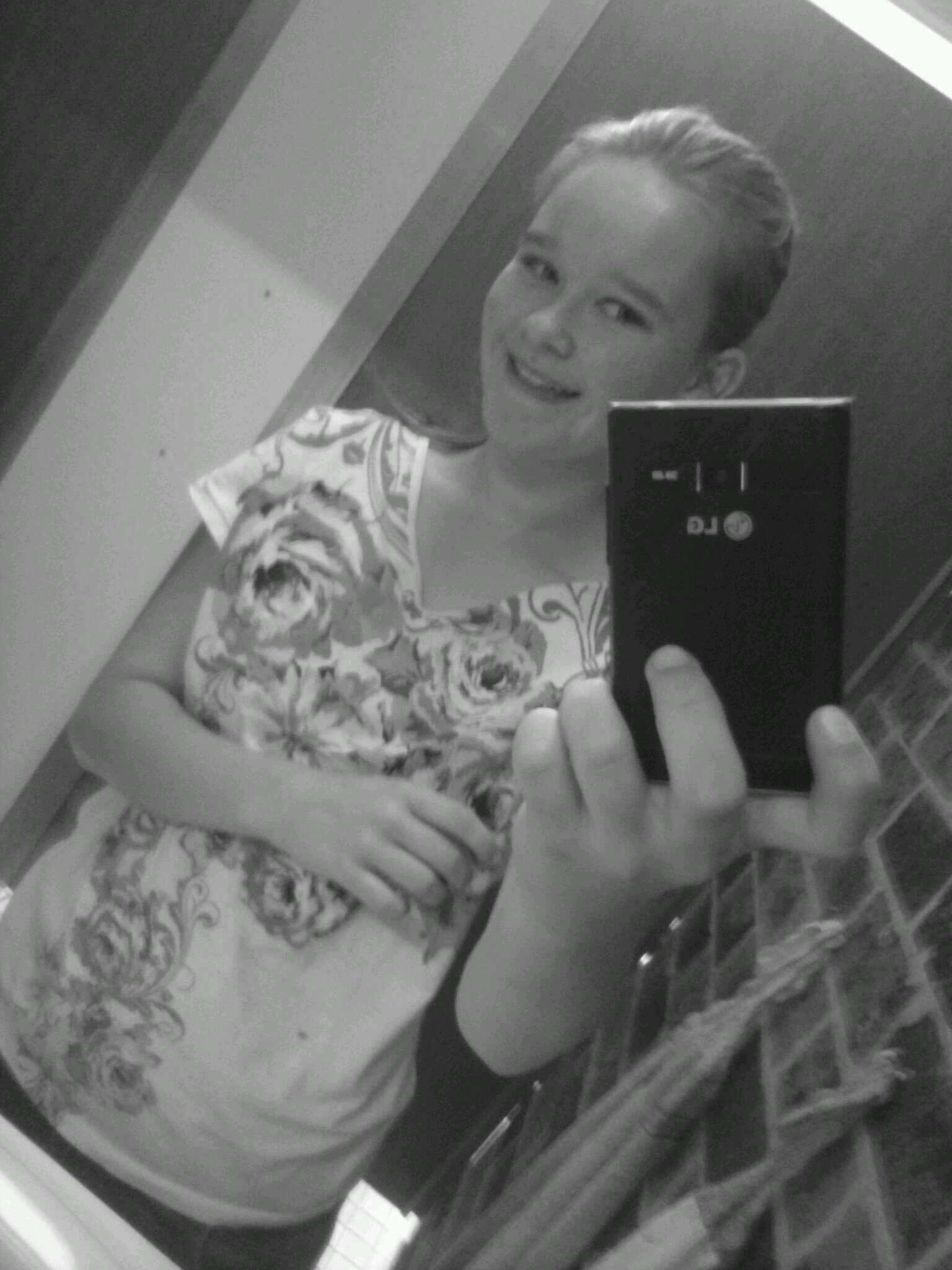 Single i love danisnotonfire n amazingphil. im a directioner n i love justin bieber