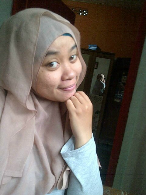 Menjadi diri sendiri, wanita karier,seorang guru, pekerja keras,ambisius, Ceria,, gemini, single..