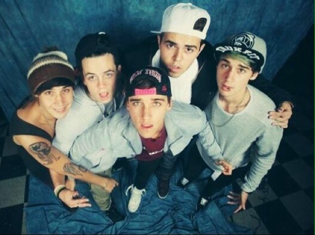 Janoskianator, Directioner, Lovatic, Danosaur, Mixer, #5SOSFAM, Harmonizer, etc. I love youtube! Janoskians fan account ;) i follow back always!(: