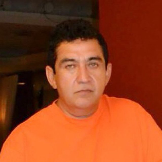Me gusta escuchar música de todos los generos.
