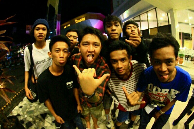in the middle of the equator we are here to pee wee gaskins | info : @FebryCod