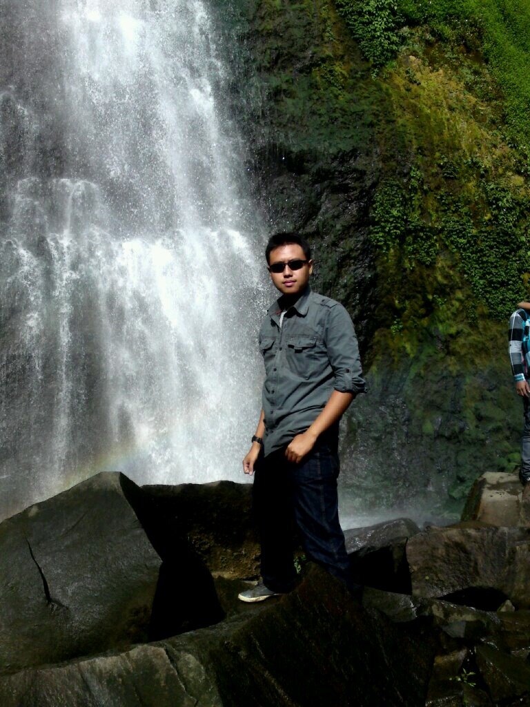 Redisazzuri's profile picture. 