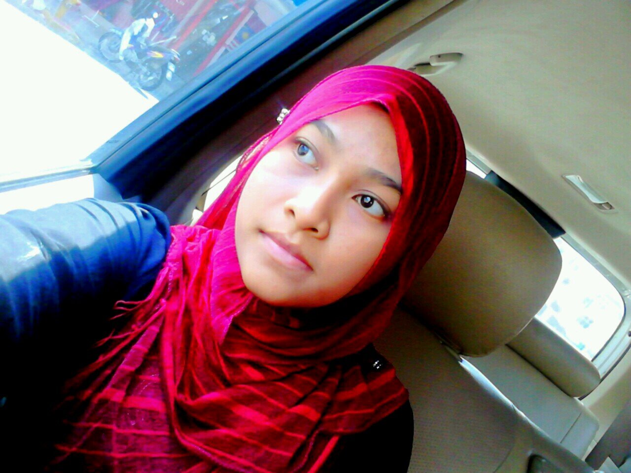 i love someone who loves me,, i hate someone who hates me.. i'm ira,, just called me ira.. now,, i'm 17..