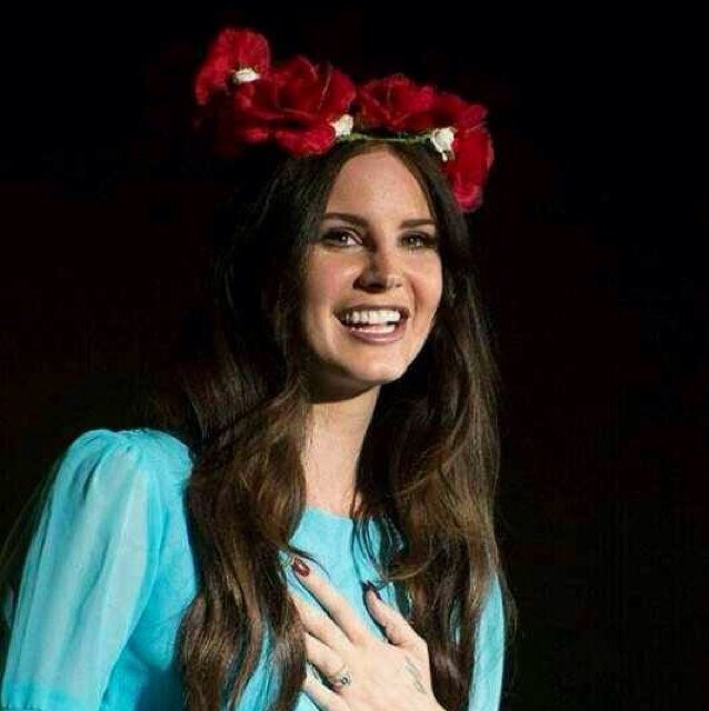 Live fast, die young, be wild and have fun #TeamLana @LanaDelRey| 100513 I met @guglielmoscilla| 230713 I met @LoganLerman and @AADaddario