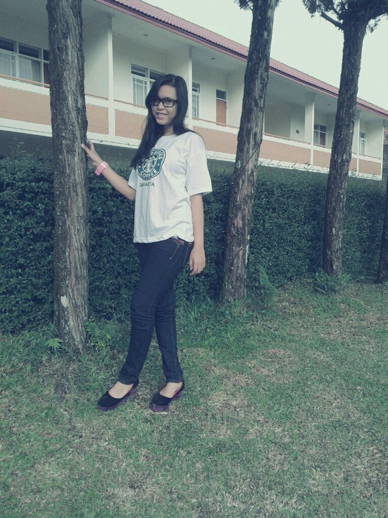 I have a harmonious family, I have a boyfriend who he named @apri_valdi handsome ♥, and had a good friend♥ | I am a strong women!!| 11Nov97{}