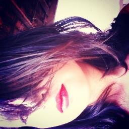 ~ α gαrotiinhα imperfeitα,
αqeelα qeê chorα de dor,
αqeelα qeê ja sofreu poor αmor,
αqeelα qe sαbe se αrrepender ♥