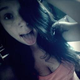 Sou complexa, sou mistura, sou mulher com cara de menina..Não me dôo pela metade,amiga,nem teu quase amor.  Sou boba, mas não sou burra. Ingênua, mas não santa.