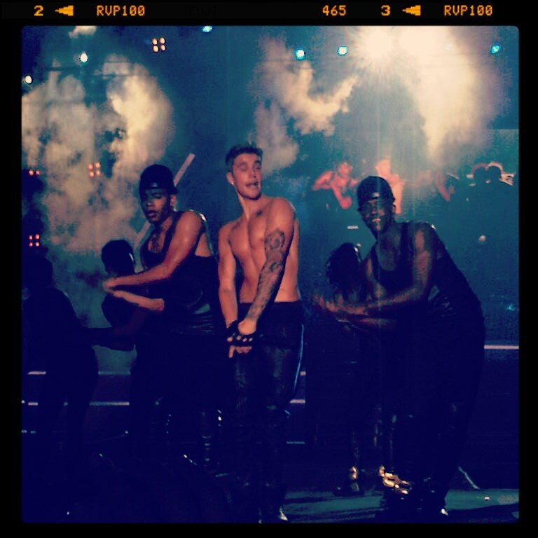 @justinbieber Is the living proof of the swagg ♥ create by @josmaly13 NSN' & #believe / BFF'A' Yeni♥'/ cat gugus july y ari las amoo hermanas !!