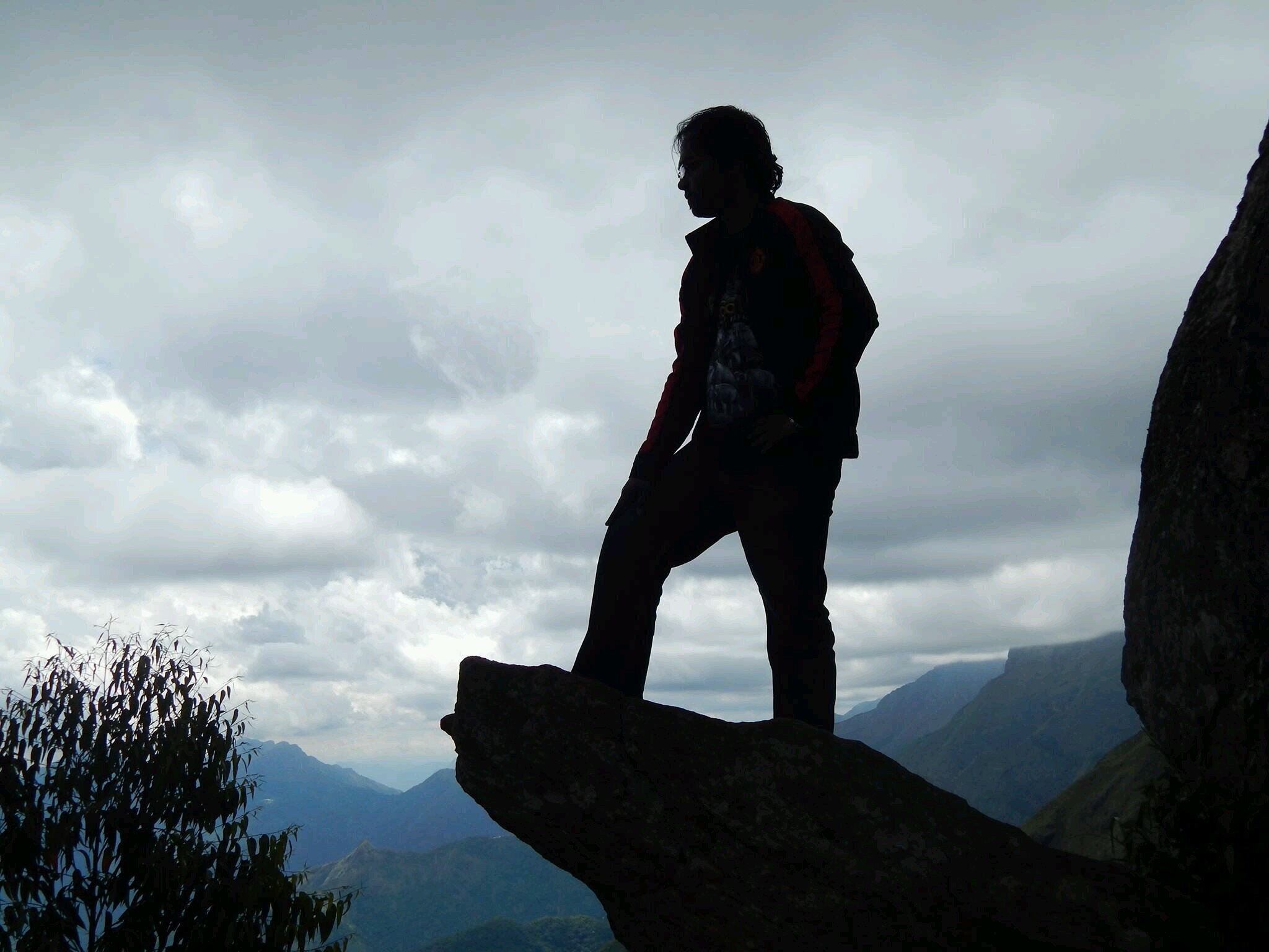 A true red devil, Cavs supporter and a travel freak