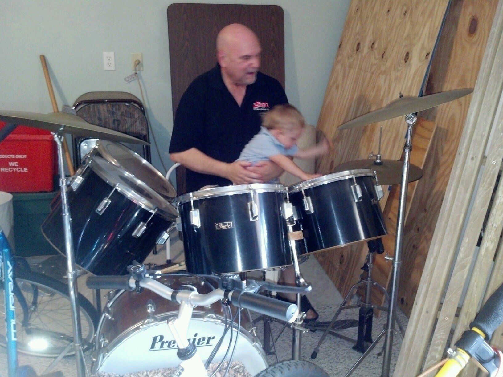 Husband, father, brother, marketing and advertising pro, sports fan, musician, music lover, technology student.