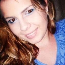 Aquela Guria Que Sorri, Que Grita, Que Brinca, Que Chora, Que Canta, Que Dança, Que Pula... e que não tem medo de ser feliz  
Prazer Sary *-*