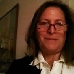 Public Relations professional. Loves history, theater, gardening...