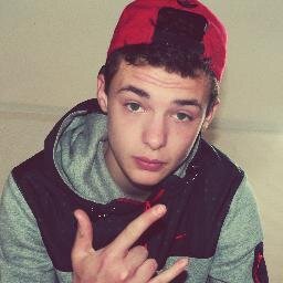 j'ai 16 ans ville:amiens voila ;) bien ta vue 3