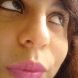 estudiante. Amiga. Hermana. Actualmente soltera