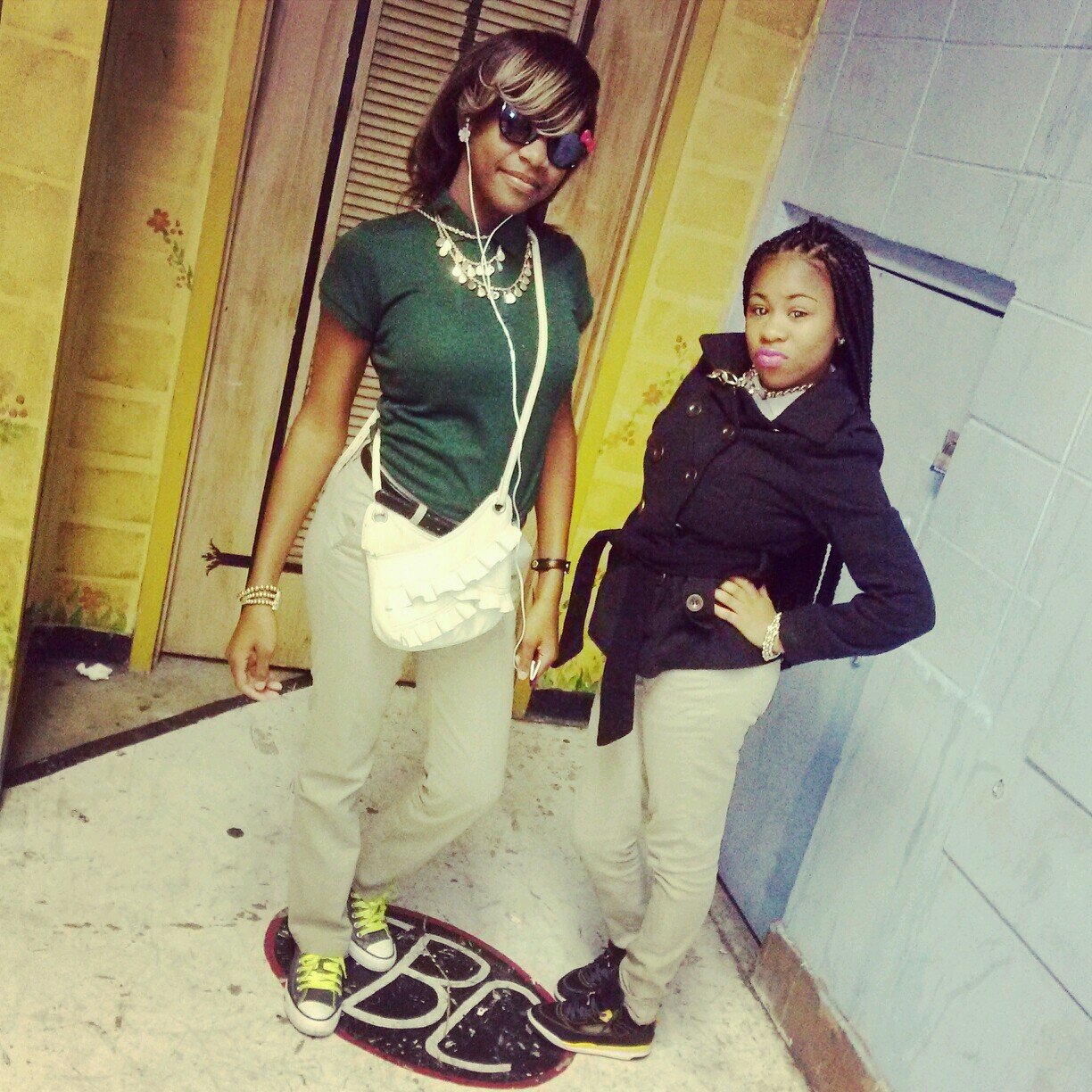 -*° whyy need liqht if um already shinninn ummm hot && umm juhhS beinn honeSt
