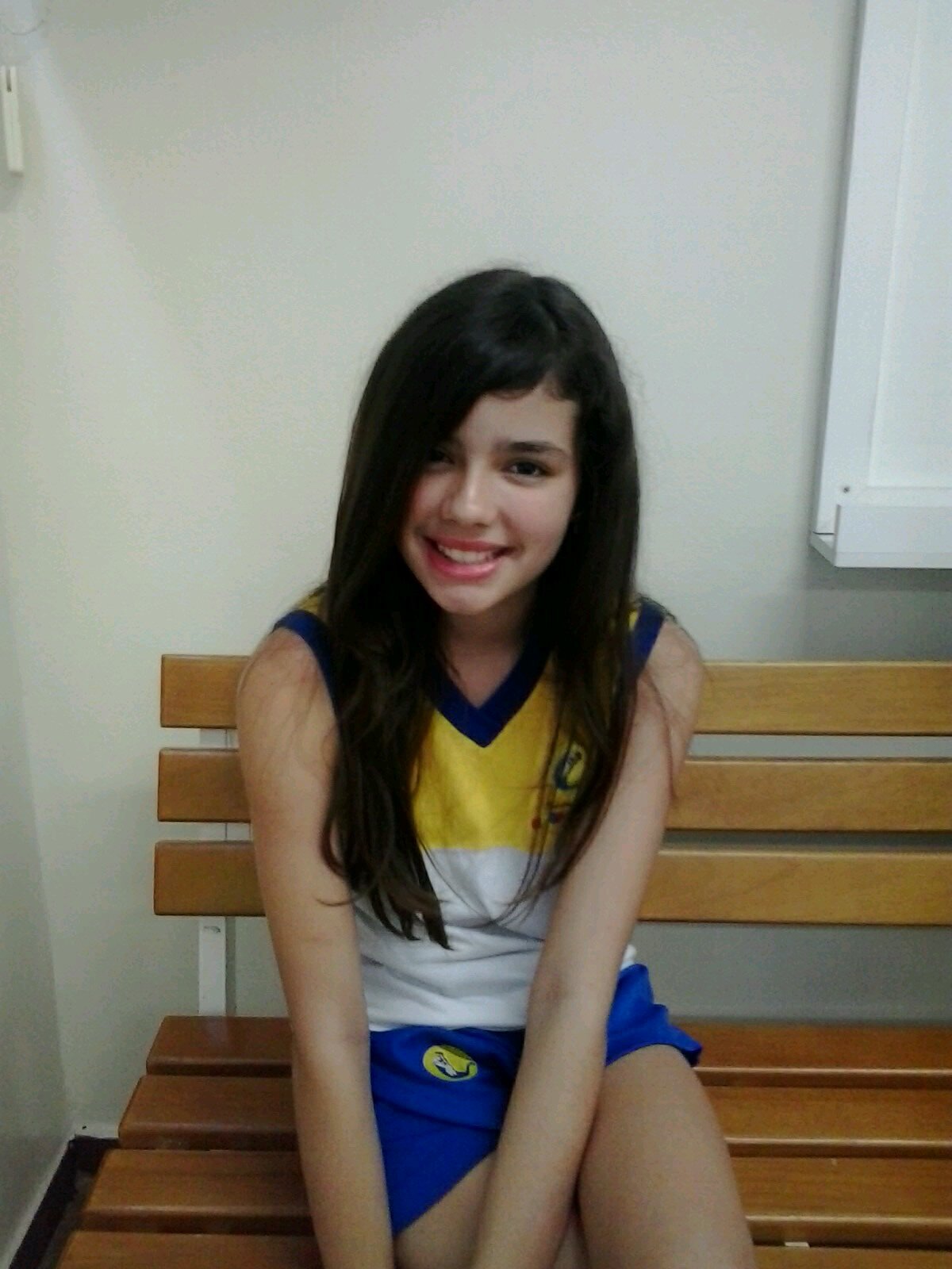 HI I LOVE ONE DIRECTION, EAT LOVE PIZZA AND BURGER. SEI GITARRA, TOUCH AND GUITAR AND LOVE TO SING